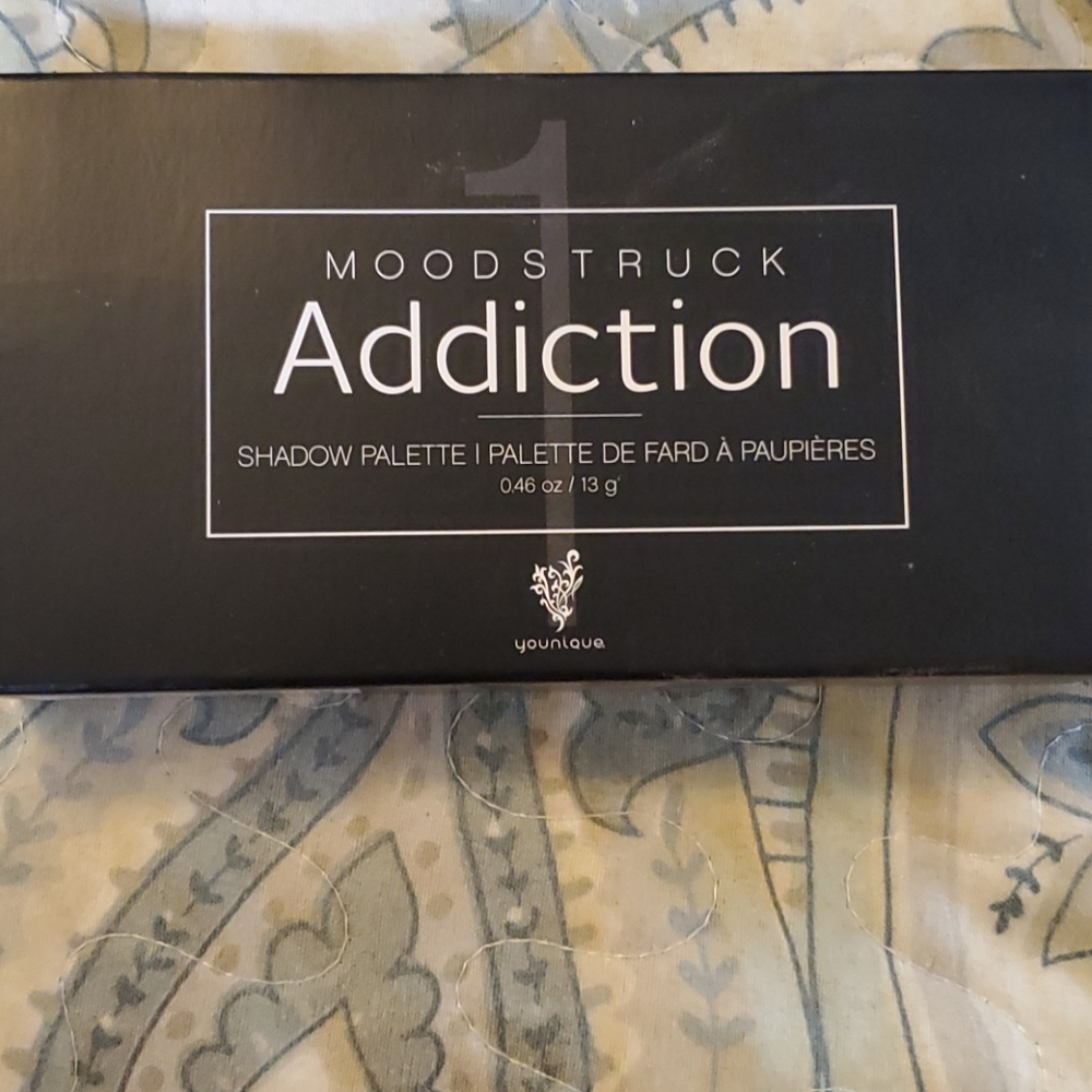Younique Eye Shadow Pallet 1 Addiction